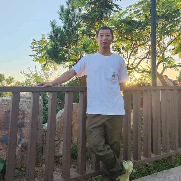 47岁岁辽宁单身帅哥 - 香港吉缘网